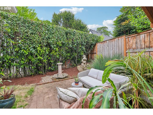 4118 Ne SENATE St, Portland, OR 97232