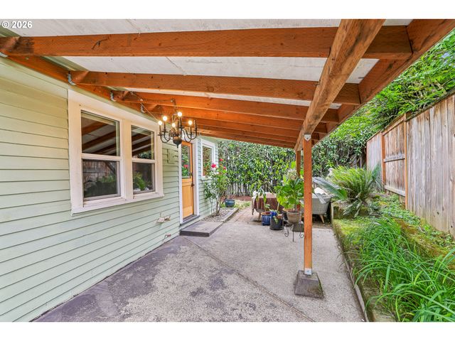 4118 Ne SENATE St, Portland, OR 97232