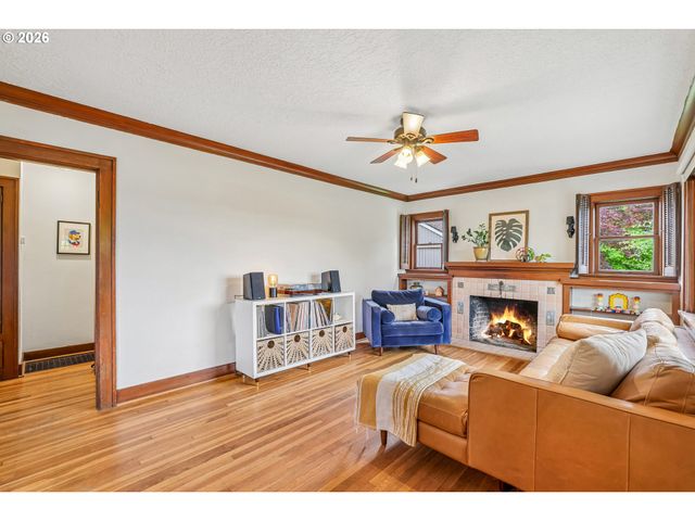 4118 Ne SENATE St, Portland, OR 97232