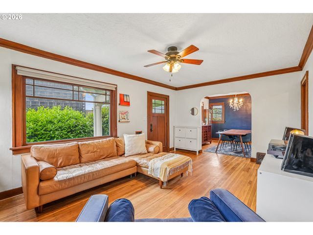 4118 Ne SENATE St, Portland, OR 97232