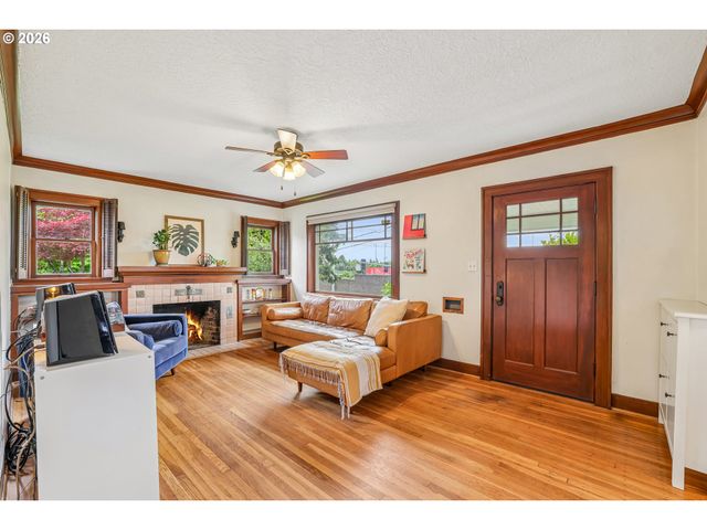 4118 Ne SENATE St, Portland, OR 97232