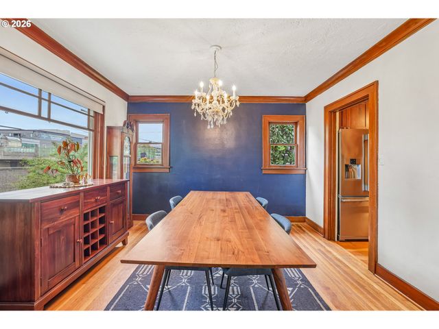 4118 Ne SENATE St, Portland, OR 97232