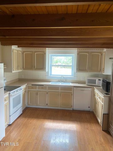 1585 Lick Hollow Road, Greeneville, TN 37743