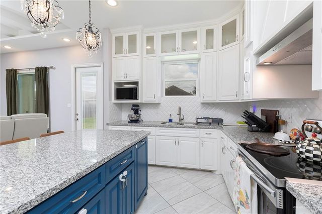 2810 Bobcat Avenue, Edinburg, TX 78542