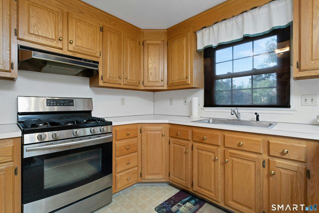 14 Hilltop Avenue, Stamford, CT 06907