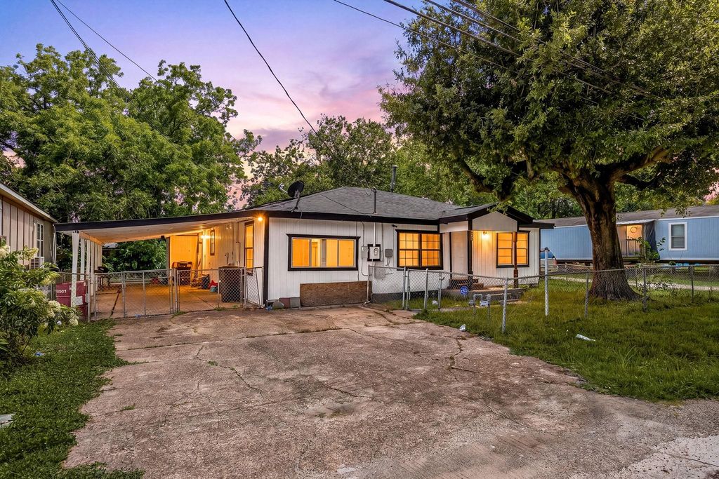 211 Arcadian Drive, Crosby, TX 77532