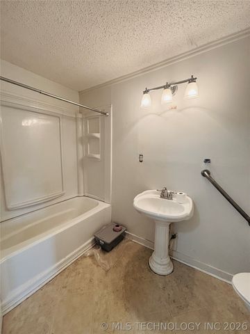 918 Harvey Road, Ardmore, OK 73401
