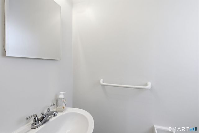 17 Pioneer Drive, Enfield, CT 06082