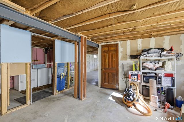 17 Pioneer Drive, Enfield, CT 06082