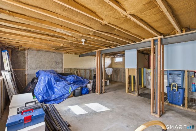 17 Pioneer Drive, Enfield, CT 06082