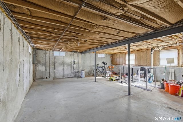 17 Pioneer Drive, Enfield, CT 06082