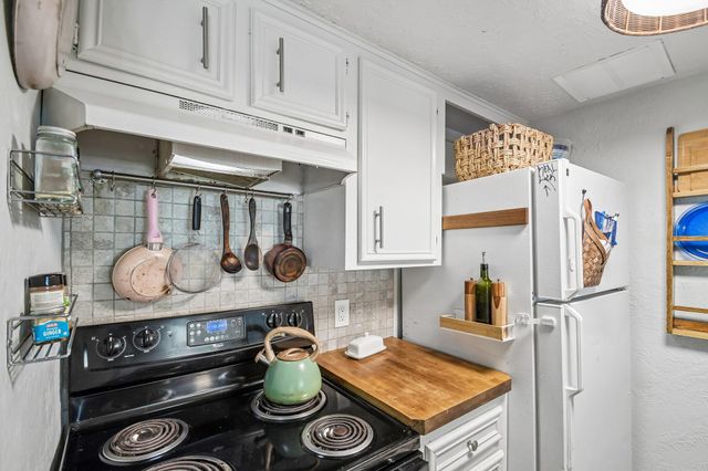 14 Cypress Fairway VLG, Wimberley, TX 78676