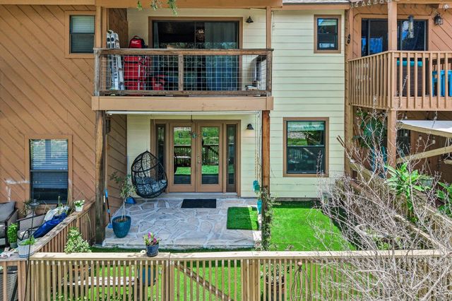 14 Cypress Fairway VLG, Wimberley, TX 78676