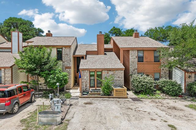 14 Cypress Fairway VLG, Wimberley, TX 78676