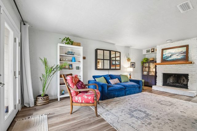 14 Cypress Fairway VLG, Wimberley, TX 78676