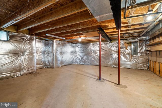 1226 BARKSDALE DR NE, Leesburg, VA 20176