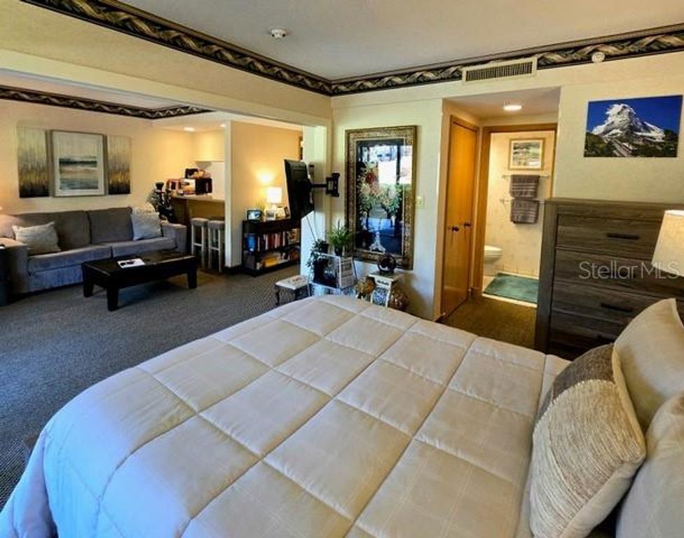 Image 16 of property listing at 36750 US HIGHWAY 19 N 4-107, Palm Harbor, FL 34684