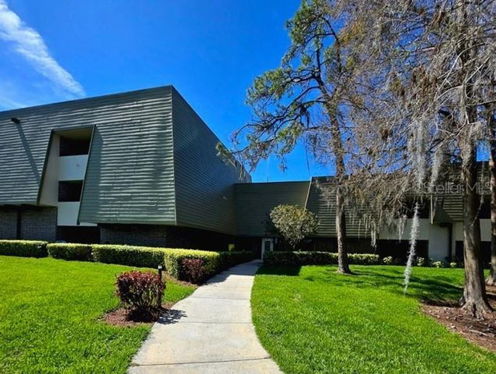 Image 19 of property listing at 36750 US HIGHWAY 19 N 4-107, Palm Harbor, FL 34684