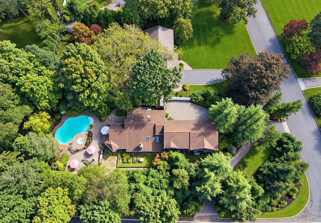 100 Edgewood Avenue, Smithtown, NY 11787 — exterior