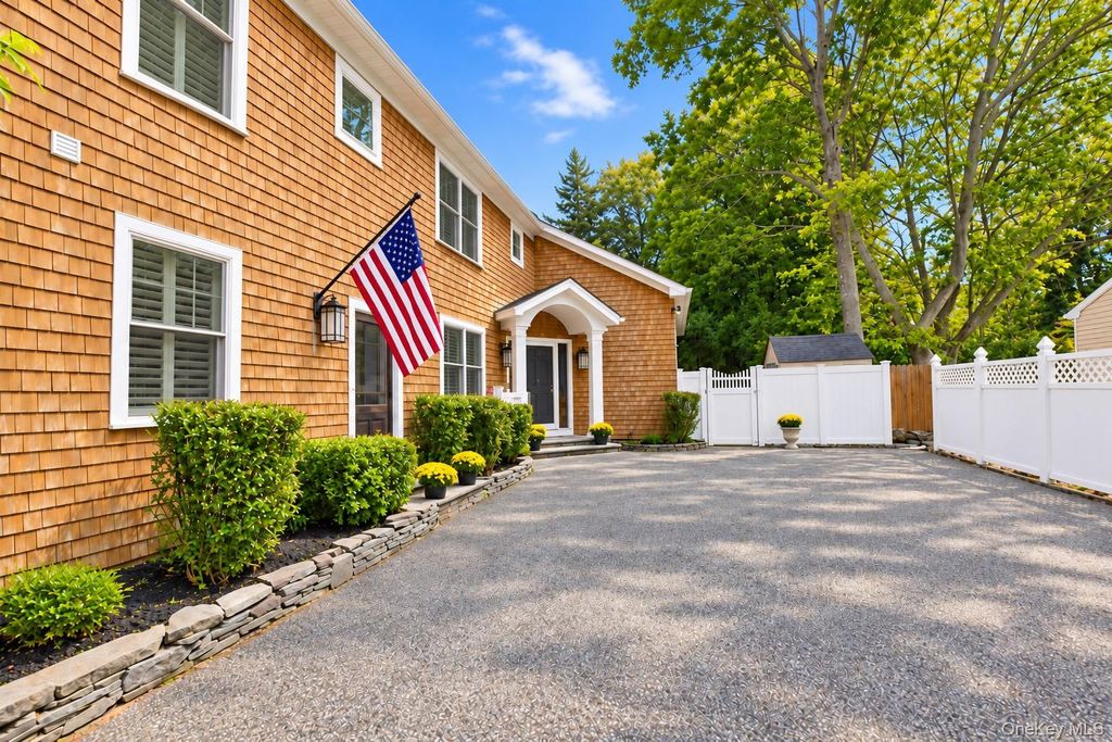 100 Edgewood Avenue, Smithtown, NY 11787 — photo 2