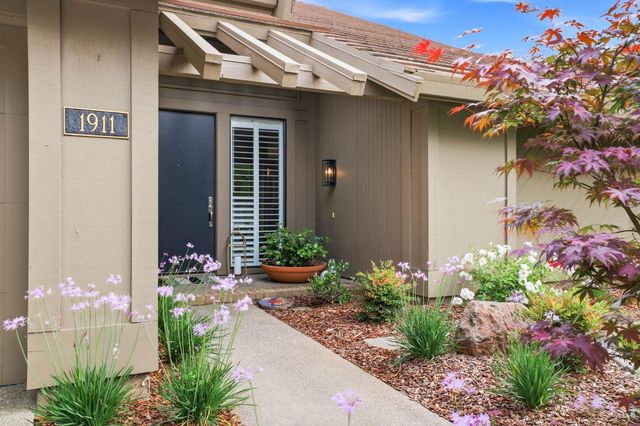 1911 Black Slate Ct, Gold River, CA 95670