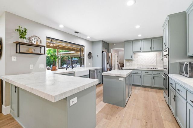 1911 Black Slate Ct, Gold River, CA 95670