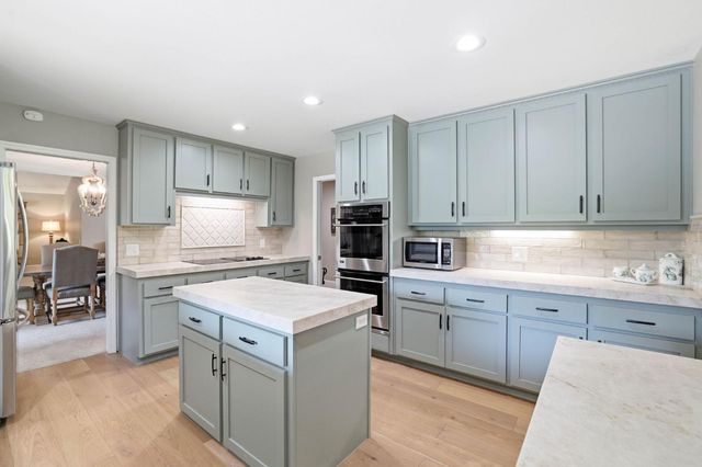 1911 Black Slate Ct, Gold River, CA 95670