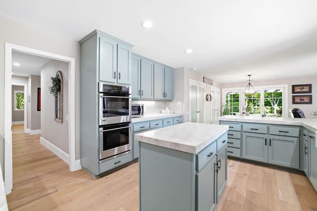 1911 Black Slate Ct, Gold River, CA 95670