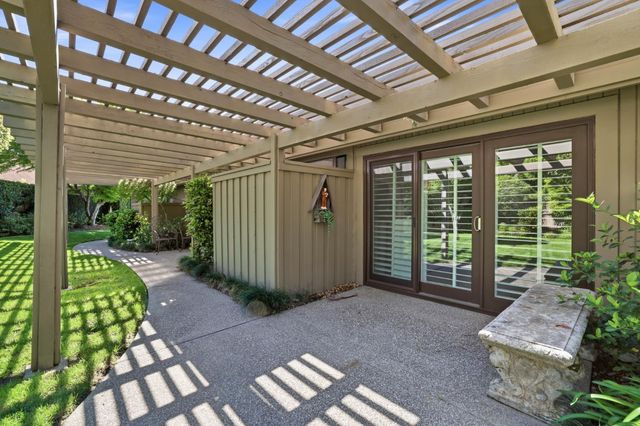 1911 Black Slate Ct, Gold River, CA 95670