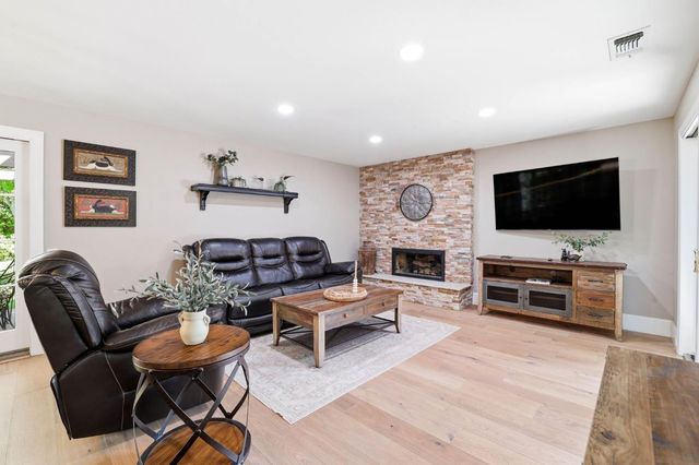 1911 Black Slate Ct, Gold River, CA 95670