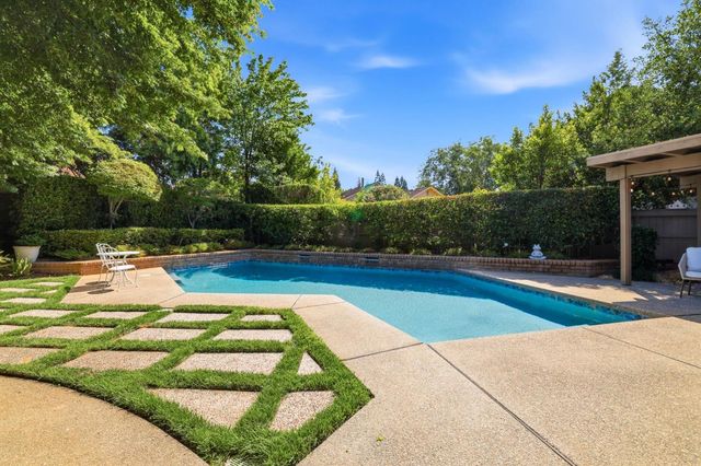 1911 Black Slate Ct, Gold River, CA 95670