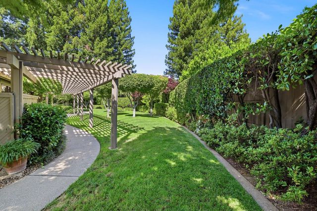 1911 Black Slate Ct, Gold River, CA 95670
