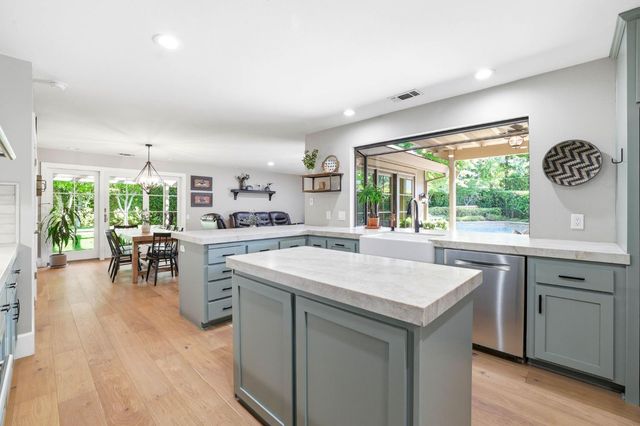 1911 Black Slate Ct, Gold River, CA 95670