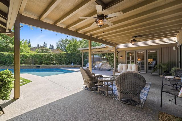 1911 Black Slate Ct, Gold River, CA 95670