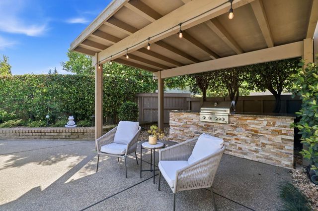 1911 Black Slate Ct, Gold River, CA 95670