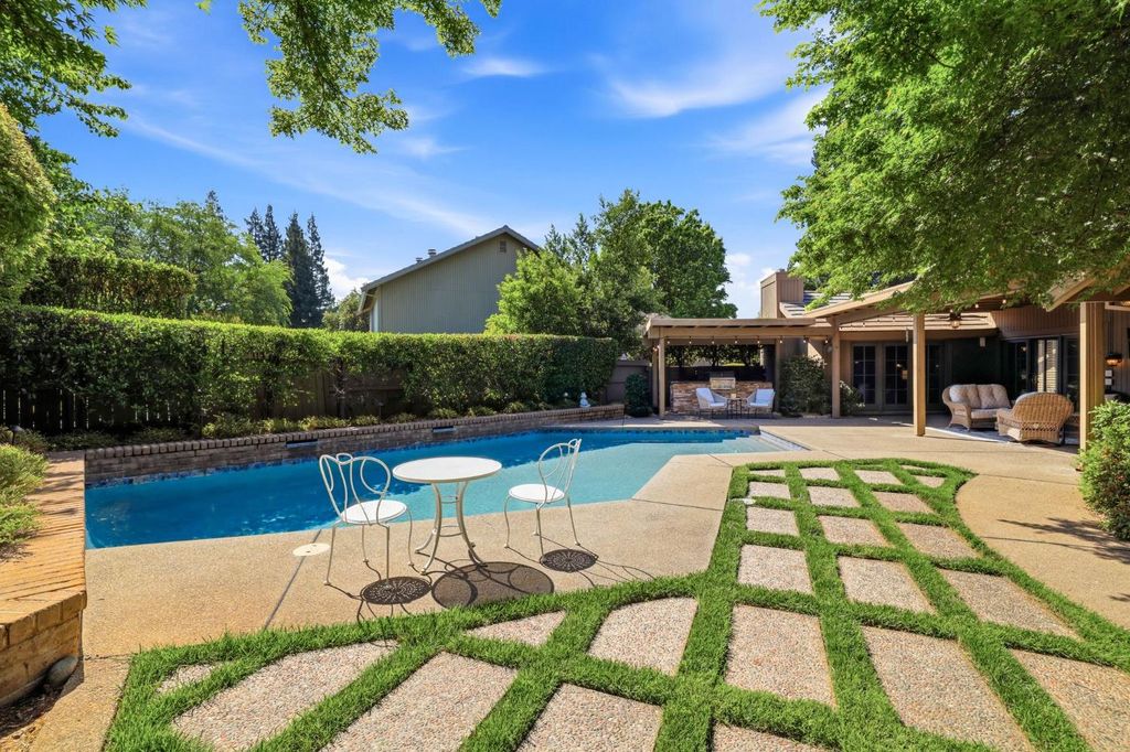 1911 Black Slate Ct, Gold River, CA 95670