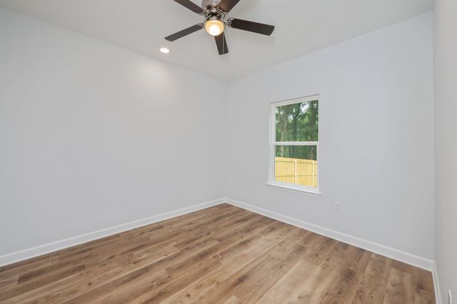 740 E Chestnut Avenue, Crestview, FL 32539