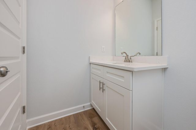 740 E Chestnut Avenue, Crestview, FL 32539