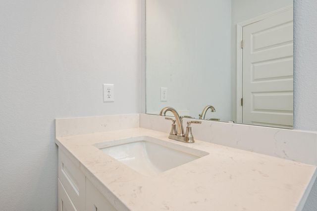740 E Chestnut Avenue, Crestview, FL 32539