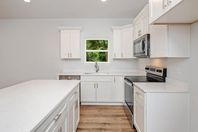 740 E Chestnut Avenue, Crestview, FL 32539