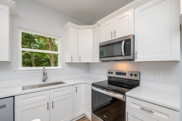 740 E Chestnut Avenue, Crestview, FL 32539