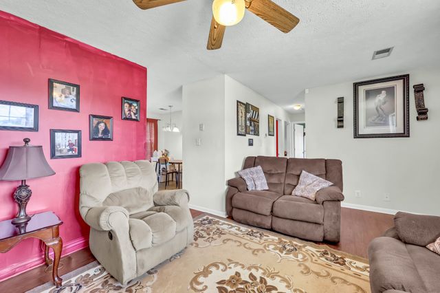 1645 Hannibal Dr, Oak Grove, KY 42262