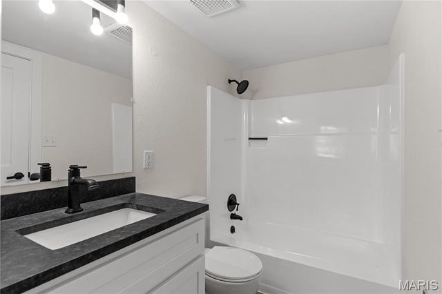 1465 Heritage Landing 306, St Charles, MO 63303