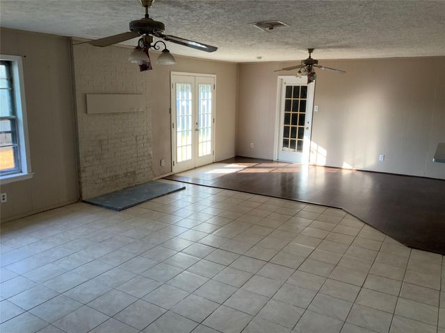 301 Travis Street, Baytown, TX 77520