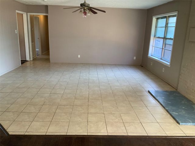 301 Travis Street, Baytown, TX 77520