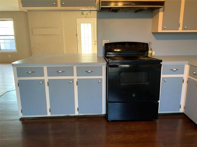 301 Travis Street, Baytown, TX 77520