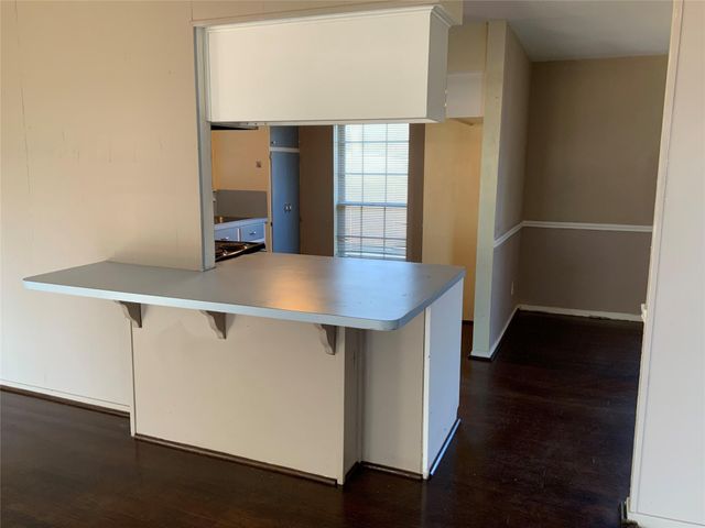 301 Travis Street, Baytown, TX 77520