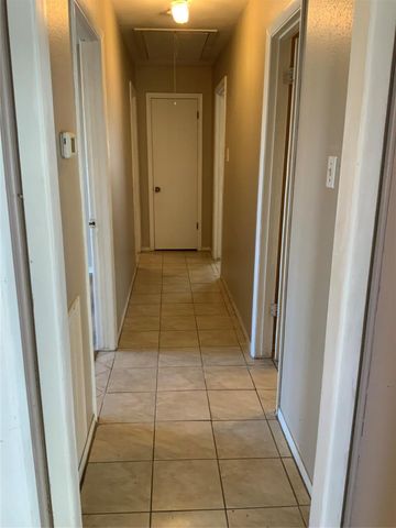 301 Travis Street, Baytown, TX 77520