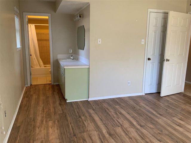 301 Travis Street, Baytown, TX 77520