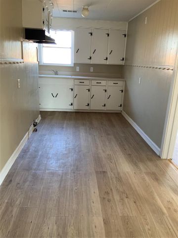 301 Travis Street, Baytown, TX 77520